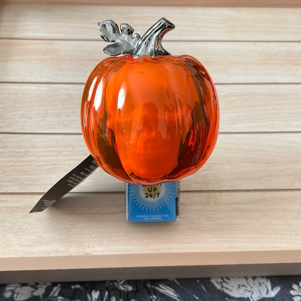 Bath & Body Works Pumpkin Skull Wallflowers Fragrance Plug Halloween